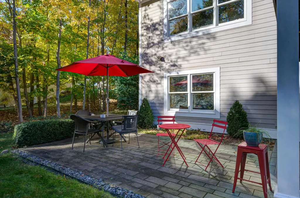 6436 Peregrin Court Peninsula Township MI 49686