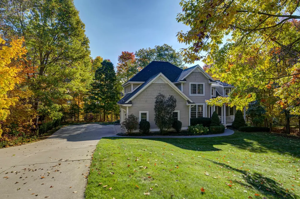 6436 Peregrin Court Peninsula Township MI 49686