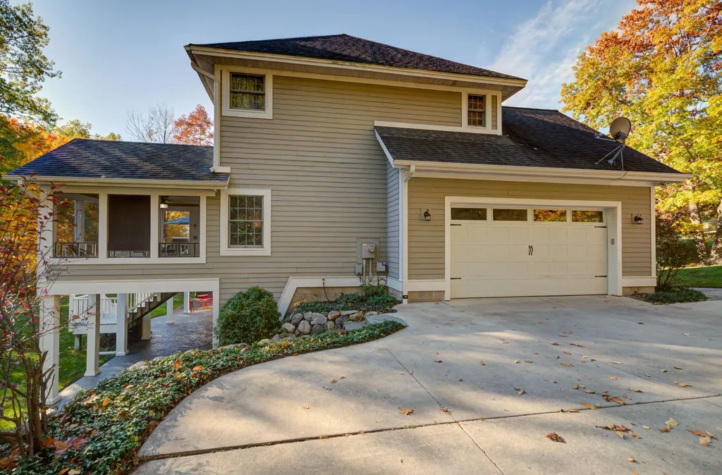 6436 Peregrin Court Peninsula Township MI 49686