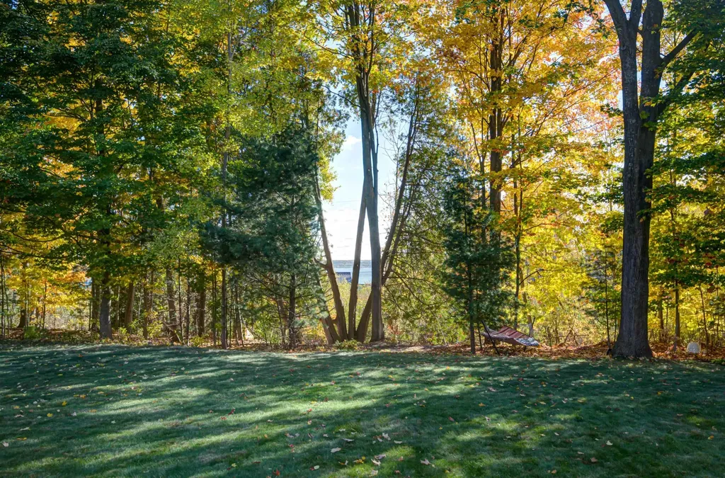 6436 Peregrin Court Peninsula Township MI 49686
