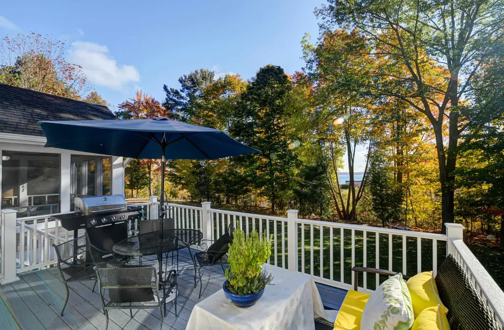 6436 Peregrin Court Peninsula Township MI 49686