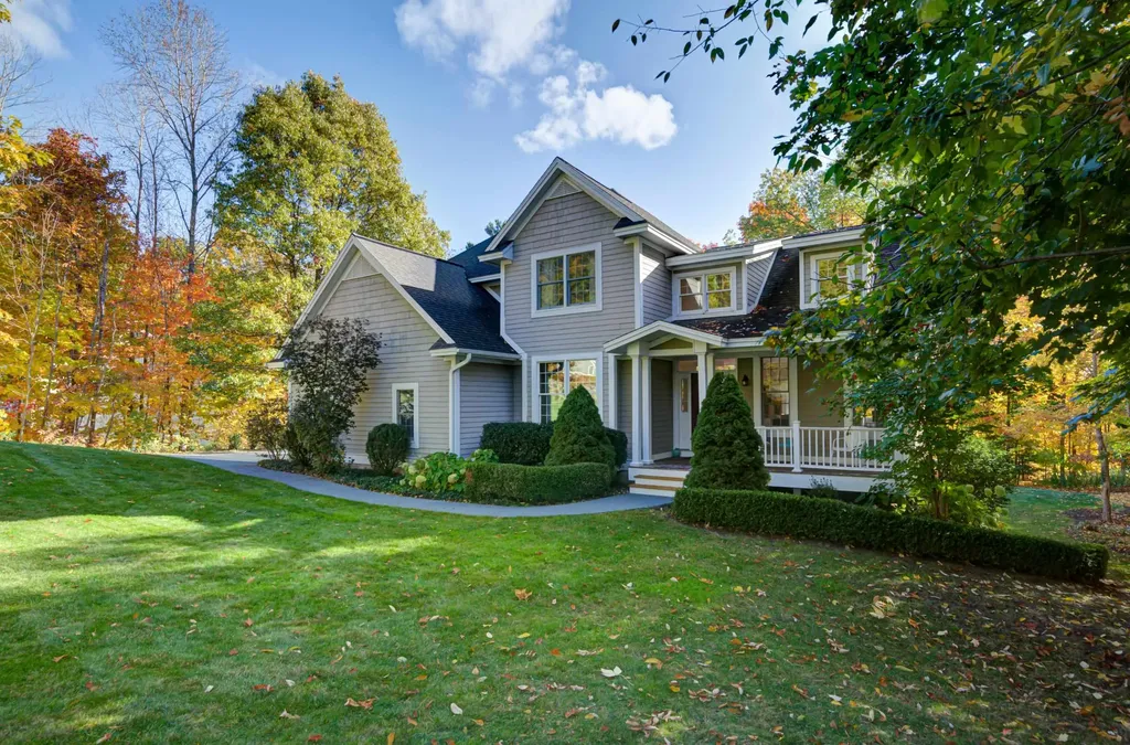 6436 Peregrin Court Peninsula Township MI 49686
