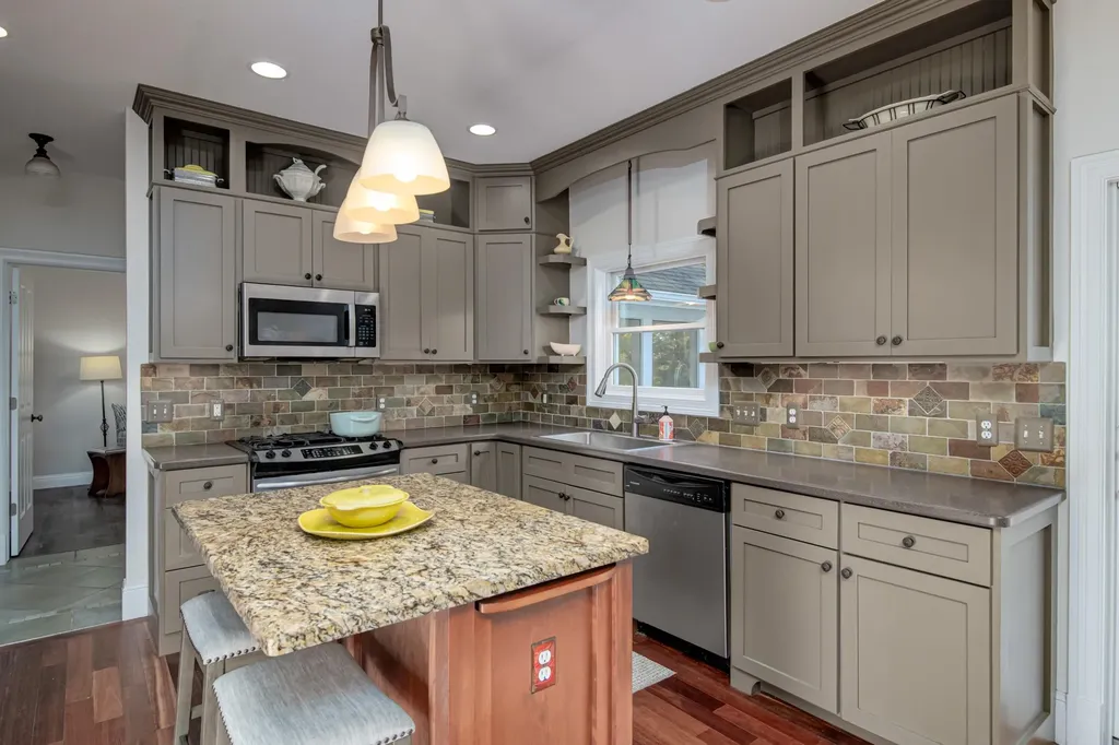 6436 Peregrin Court Peninsula Township MI 49686