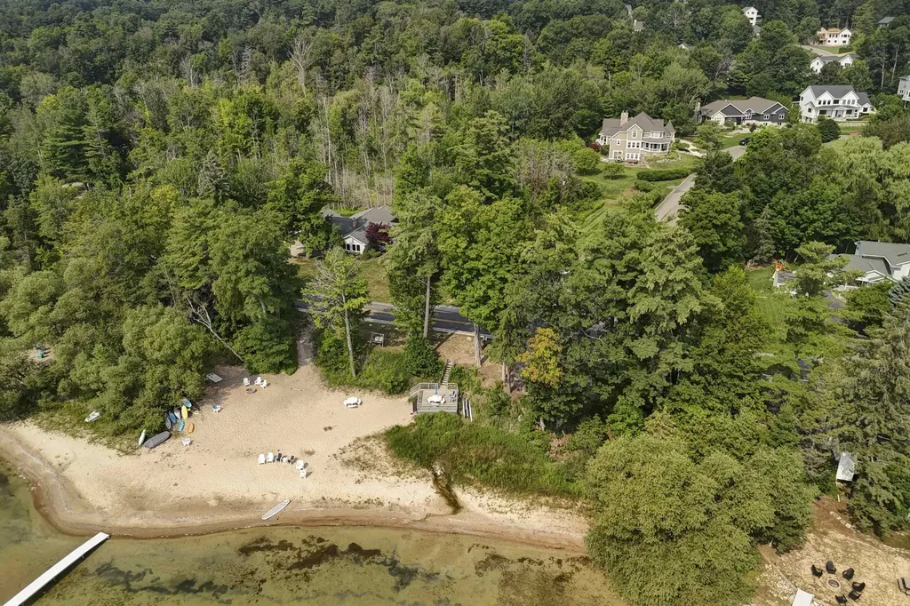 6436 Peregrin Court Peninsula Township MI 49686