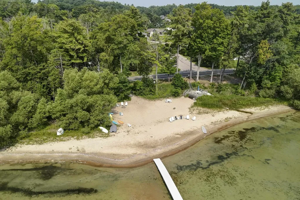 6436 Peregrin Court Peninsula Township MI 49686