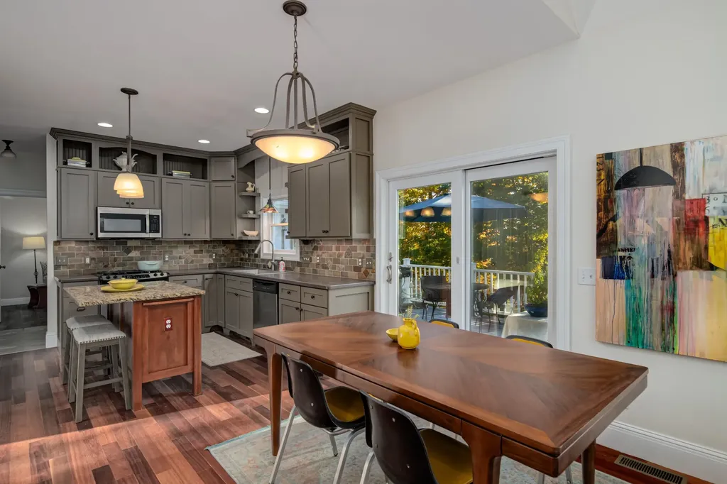 6436 Peregrin Court Peninsula Township MI 49686