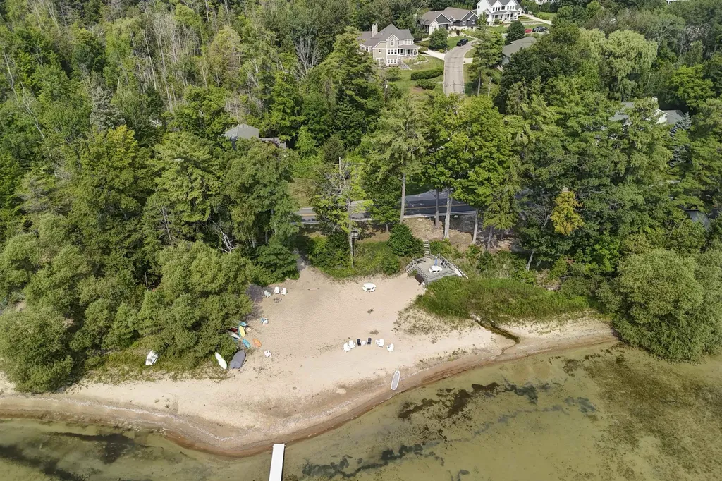 6436 Peregrin Court Peninsula Township MI 49686