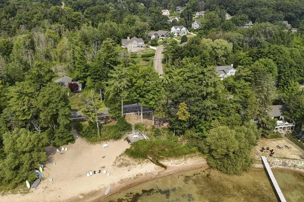 6436 Peregrin Court Peninsula Township MI 49686