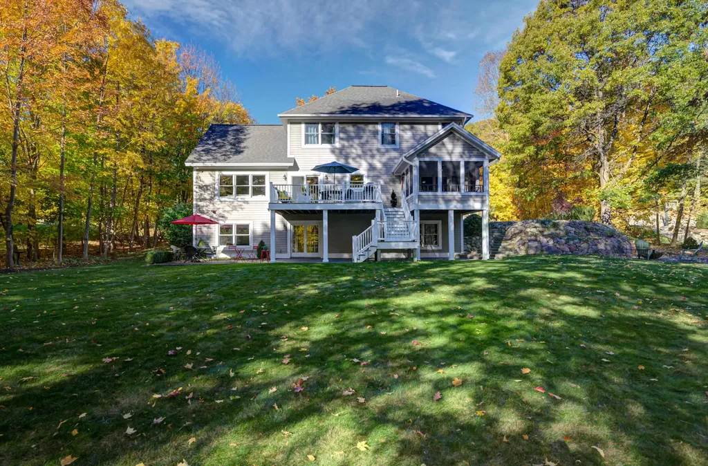6436 Peregrin Court Peninsula Township MI 49686