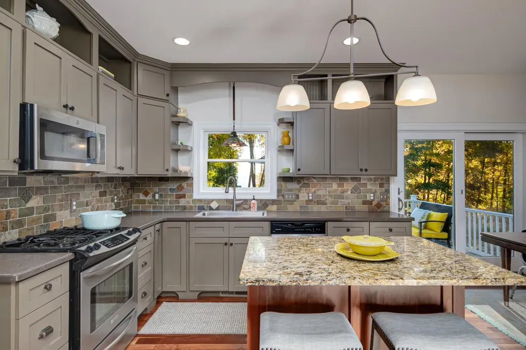 6436 Peregrin Court Peninsula Township MI 49686