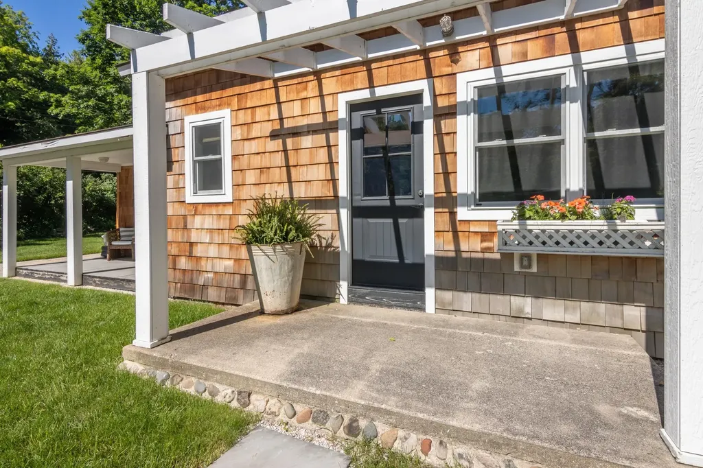 906 Livingston Elk Rapids Township MI 49629