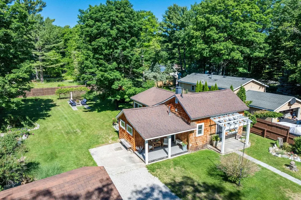 906 Livingston Elk Rapids Township MI 49629