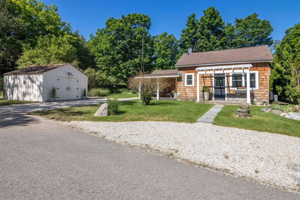 906 Livingston Elk Rapids Township MI 49629