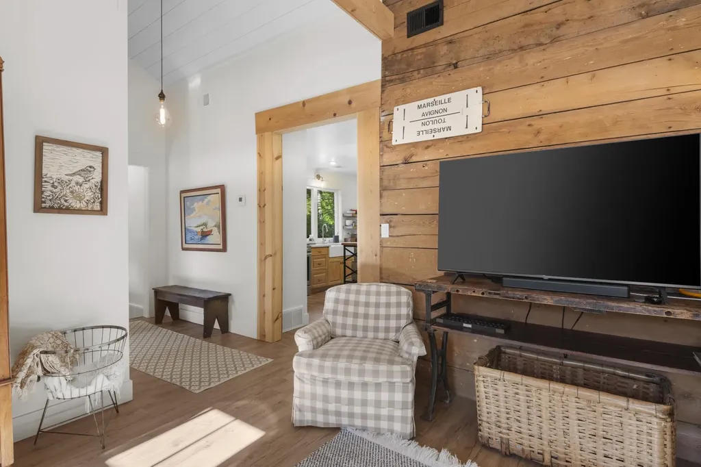 906 Livingston Elk Rapids Township MI 49629