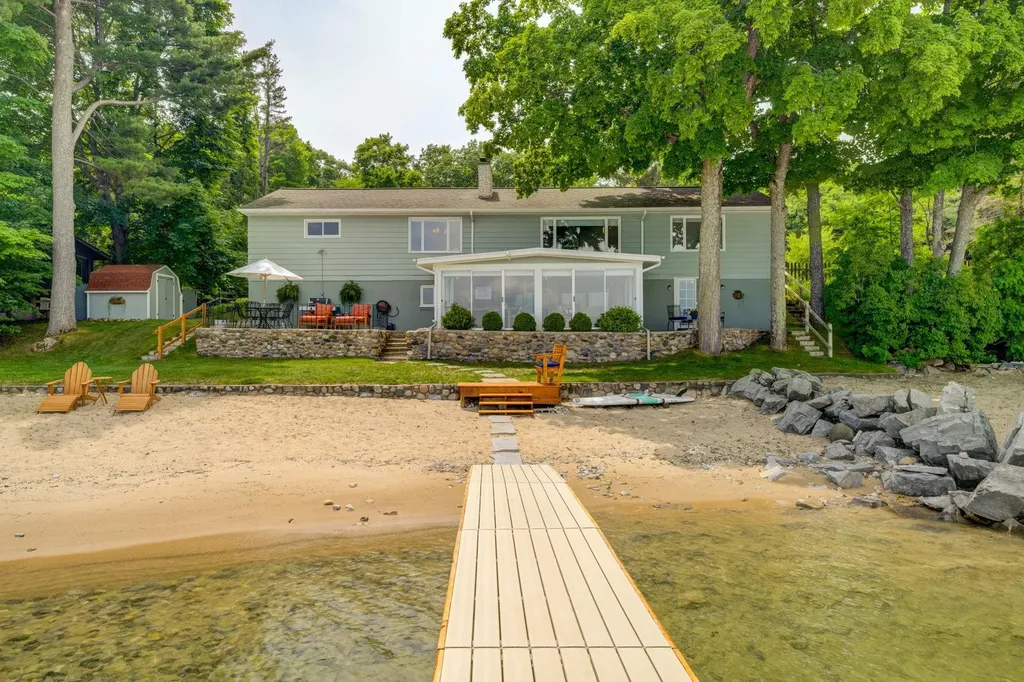11711 S West Bay Shore Drive Elmwood Charter Township MI 49684