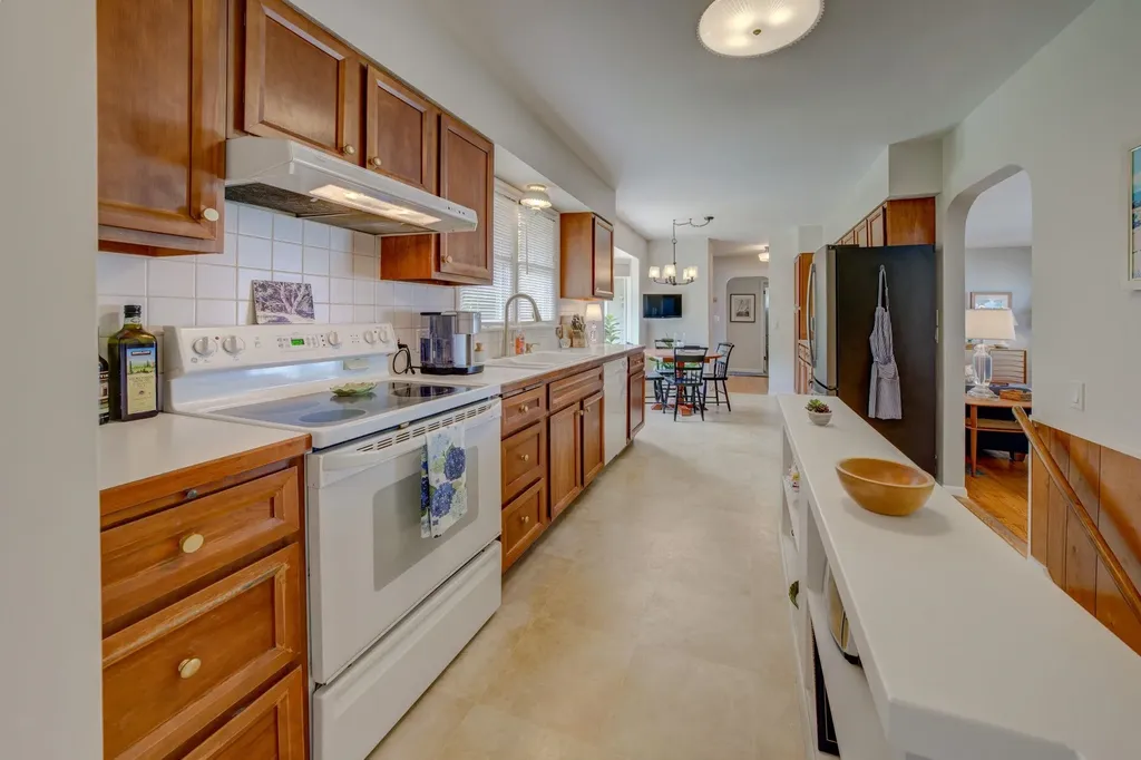 11711 S West Bay Shore Drive Elmwood Charter Township MI 49684