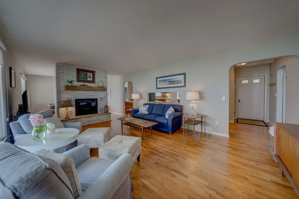 11711 S West Bay Shore Drive Elmwood Charter Township MI 49684
