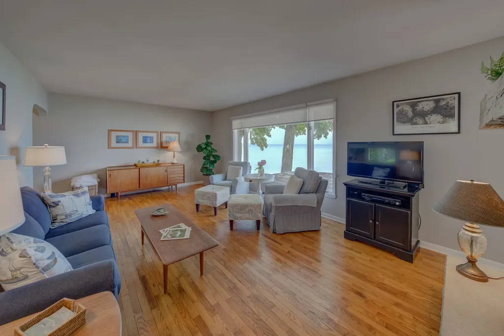 11711 S West Bay Shore Drive Elmwood Charter Township MI 49684