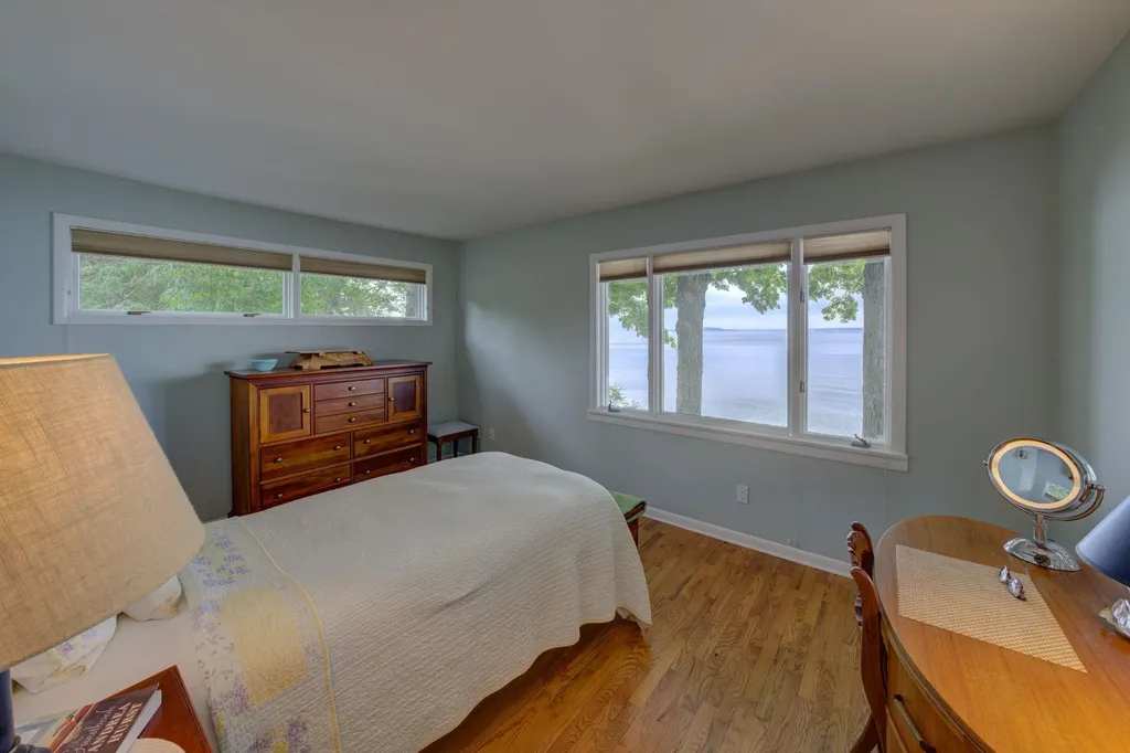 11711 S West Bay Shore Drive Elmwood Charter Township MI 49684