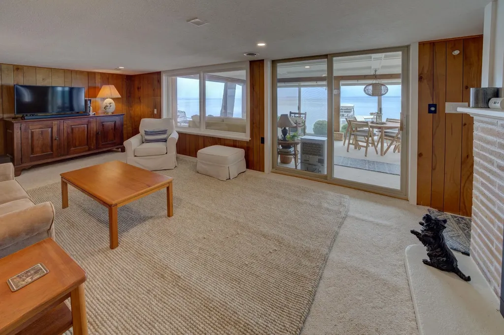 11711 S West Bay Shore Drive Elmwood Charter Township MI 49684