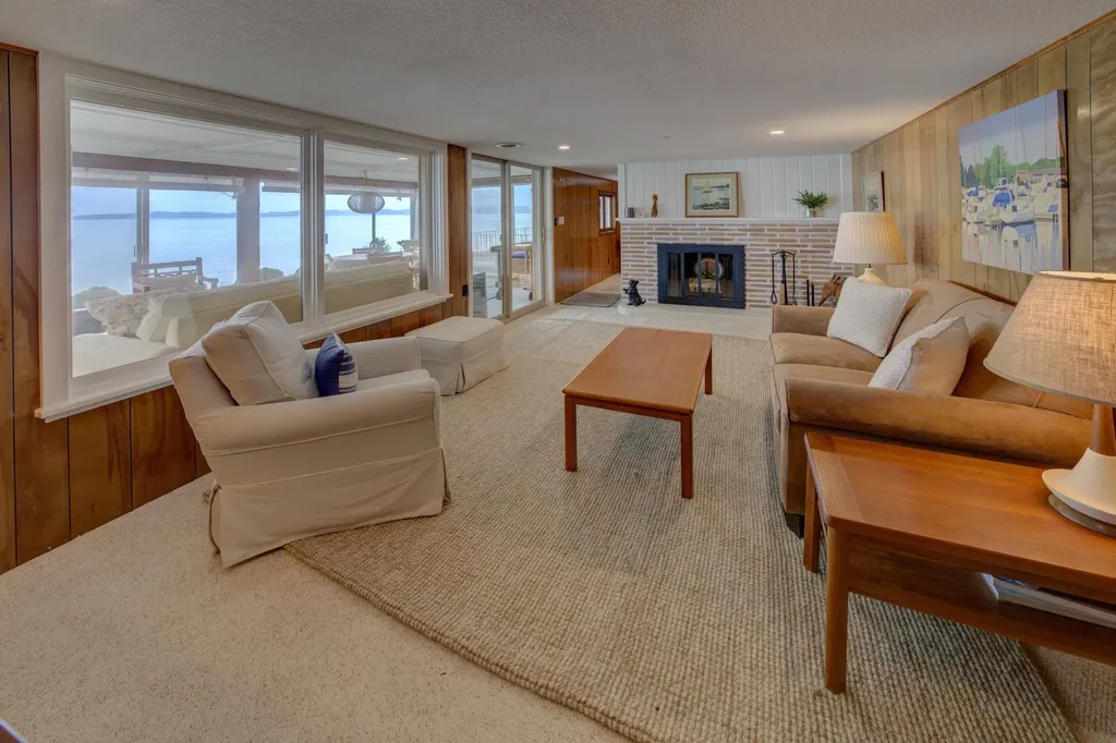 11711 S West Bay Shore Drive Elmwood Charter Township MI 49684