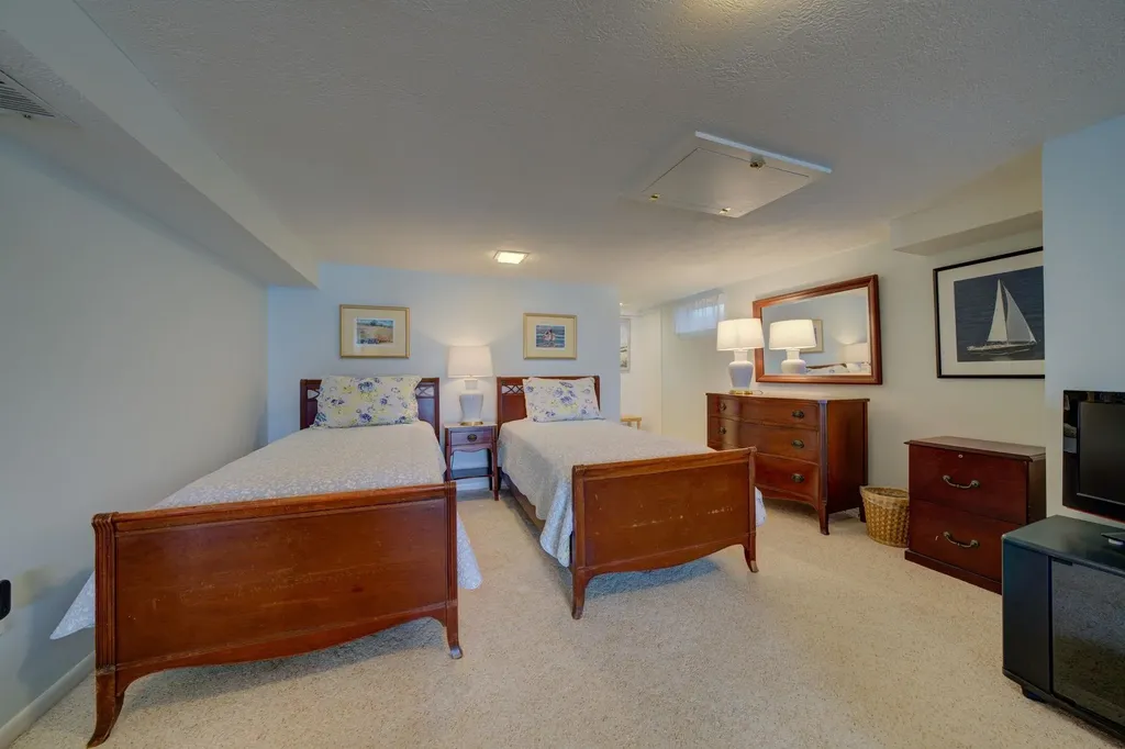 11711 S West Bay Shore Drive Elmwood Charter Township MI 49684
