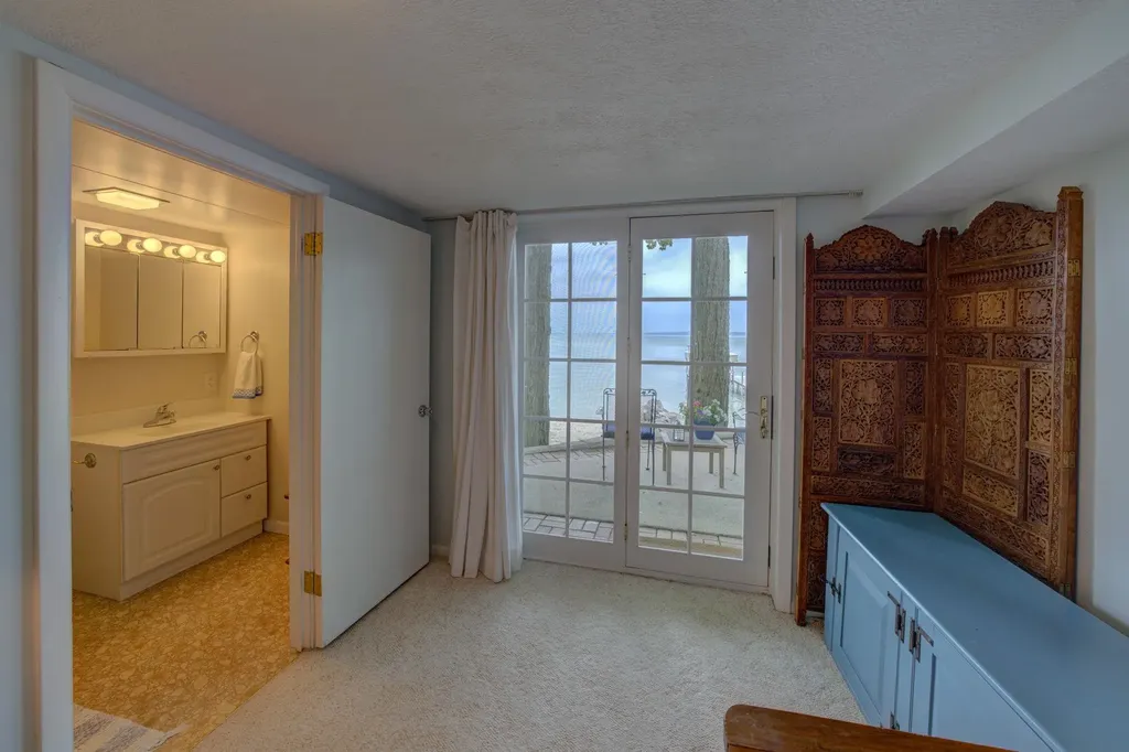 11711 S West Bay Shore Drive Elmwood Charter Township MI 49684