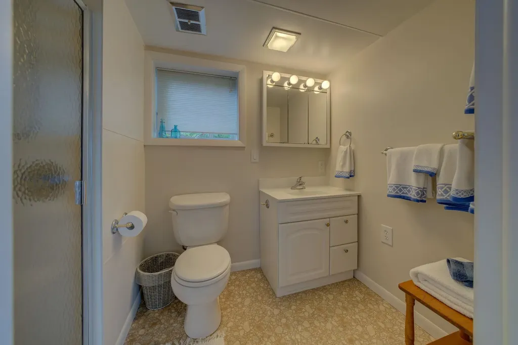 11711 S West Bay Shore Drive Elmwood Charter Township MI 49684