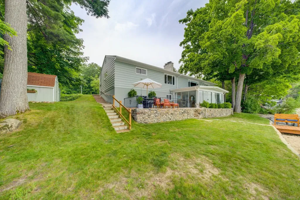 11711 S West Bay Shore Drive Elmwood Charter Township MI 49684