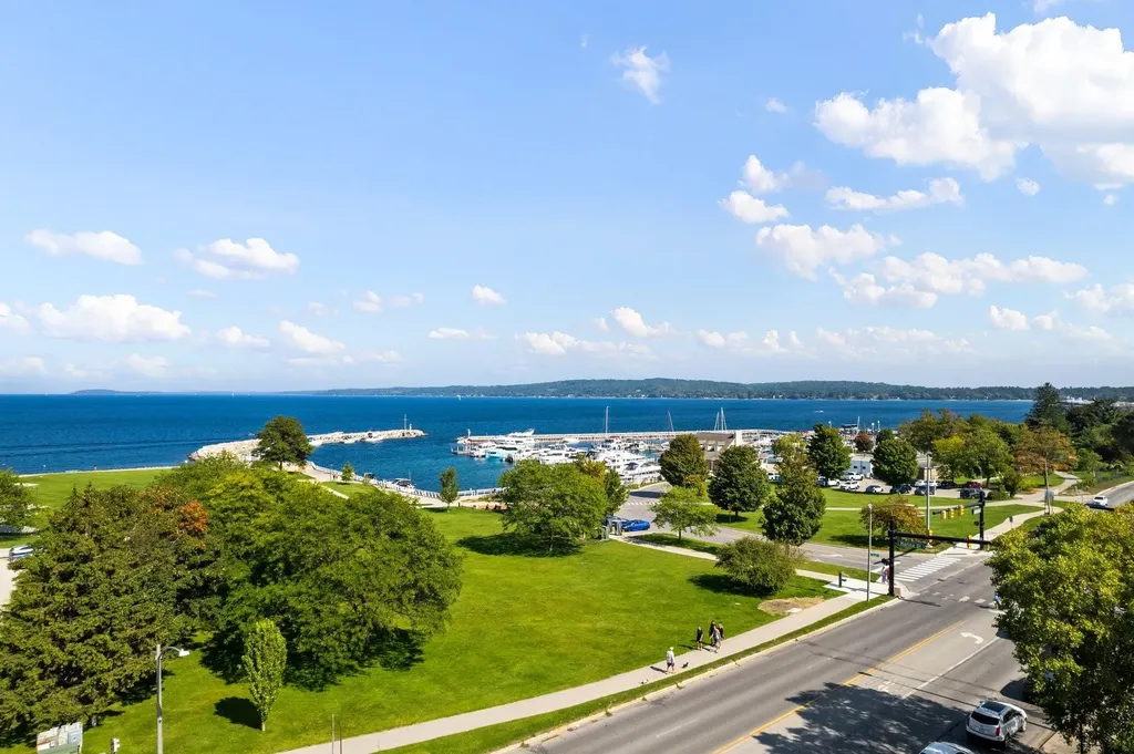 207 W Grandview Traverse City City MI 49684