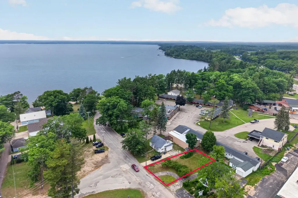 2816 Sunnyside Drive Cadillac City MI 49601