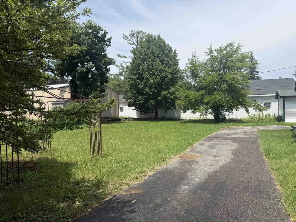 2816 Sunnyside Drive Cadillac City MI 49601