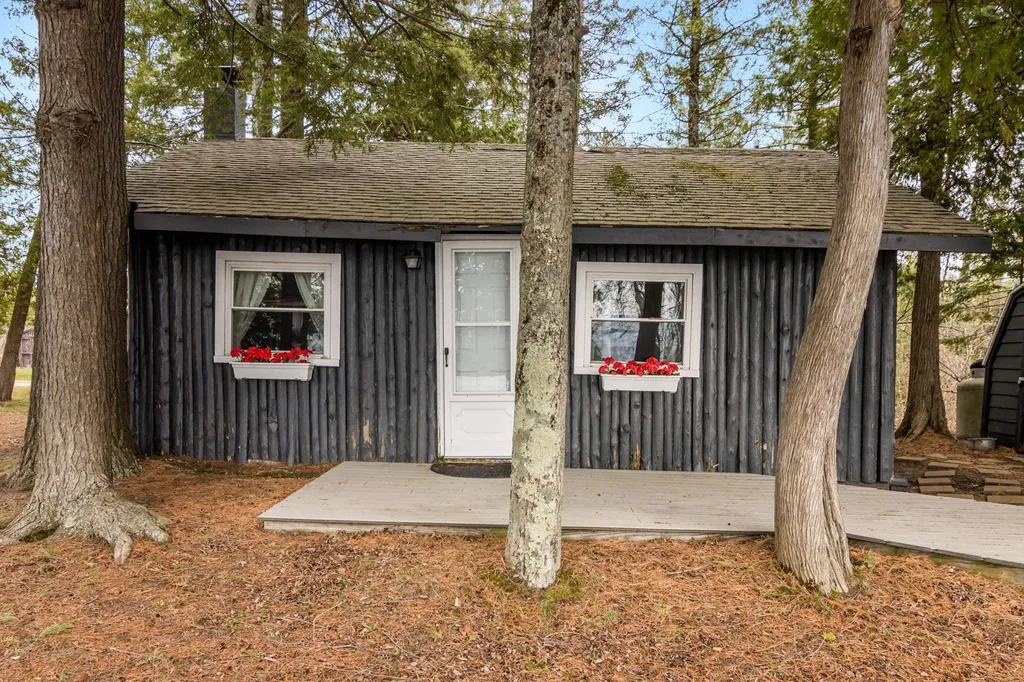 6386 Tricks Way Elk Rapids Township MI 49648