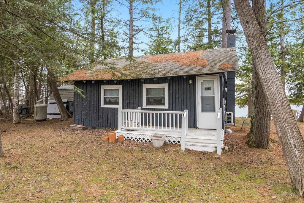 6386 Tricks Way Elk Rapids Township MI 49648