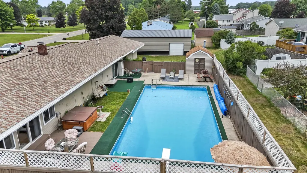 18116 205th Avenue Green Charter Township MI 49307