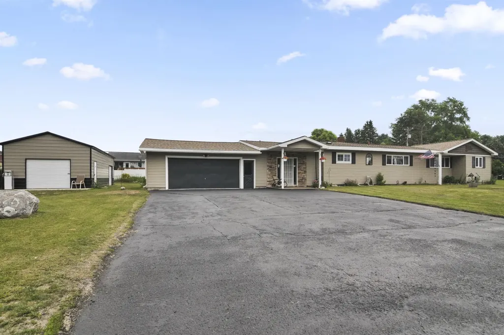 18116 205th Avenue Green Charter Township MI 49307