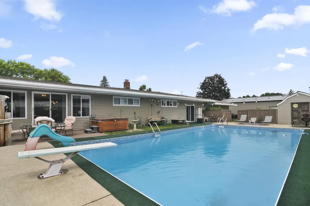 18116 205th Avenue Green Charter Township MI 49307