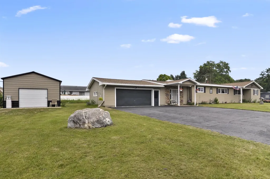 18116 205th Avenue Green Charter Township MI 49307