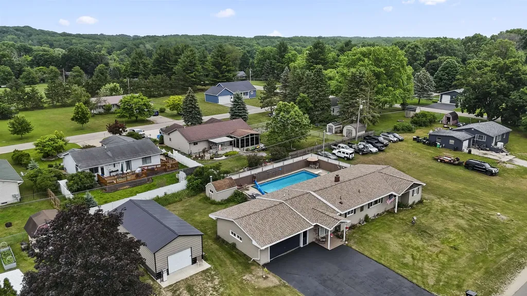 18116 205th Avenue Green Charter Township MI 49307