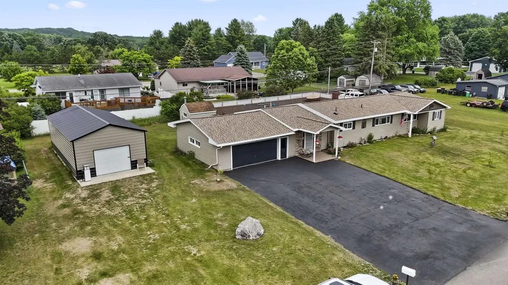 18116 205th Avenue Green Charter Township MI 49307