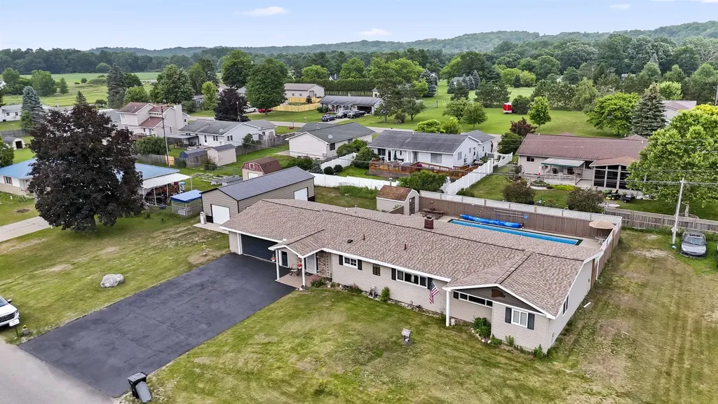 18116 205th Avenue Green Charter Township MI 49307