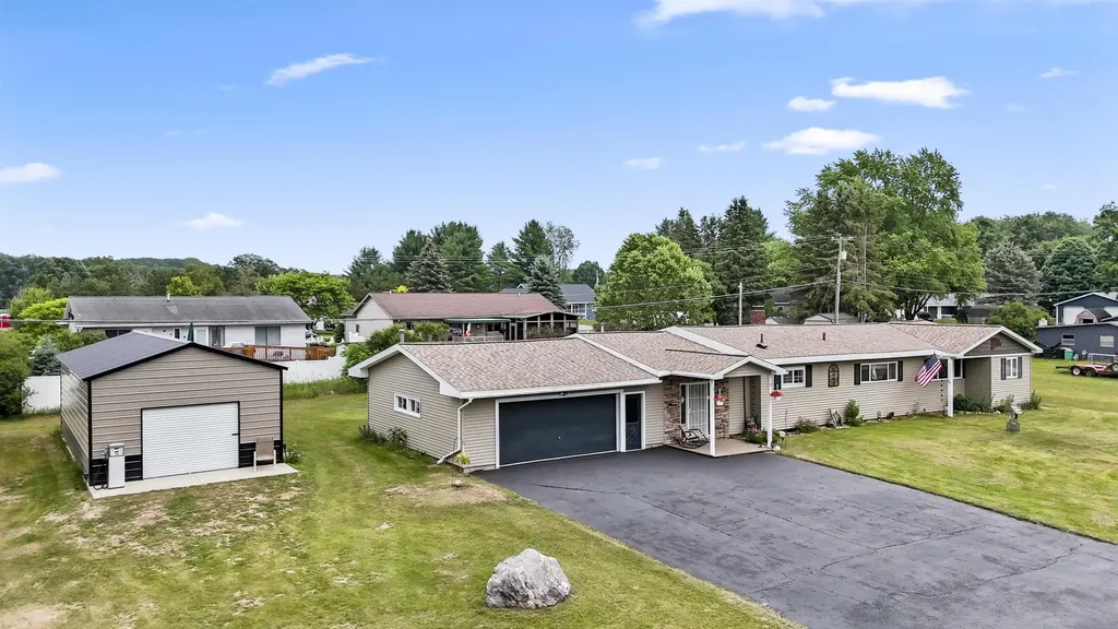 18116 205th Avenue Green Charter Township MI 49307