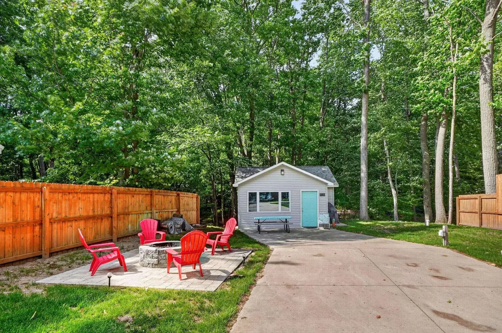 8520 W Sapphire Lake Township MI 49651