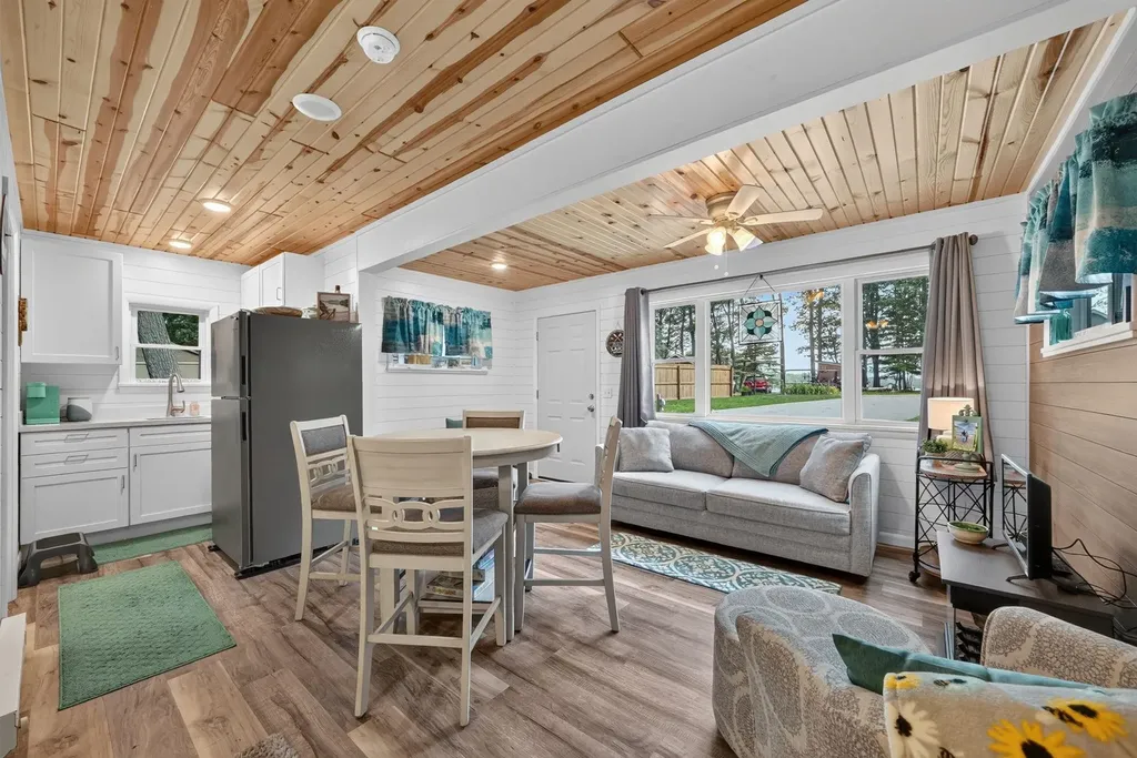 8520 W Sapphire Lake Township MI 49651