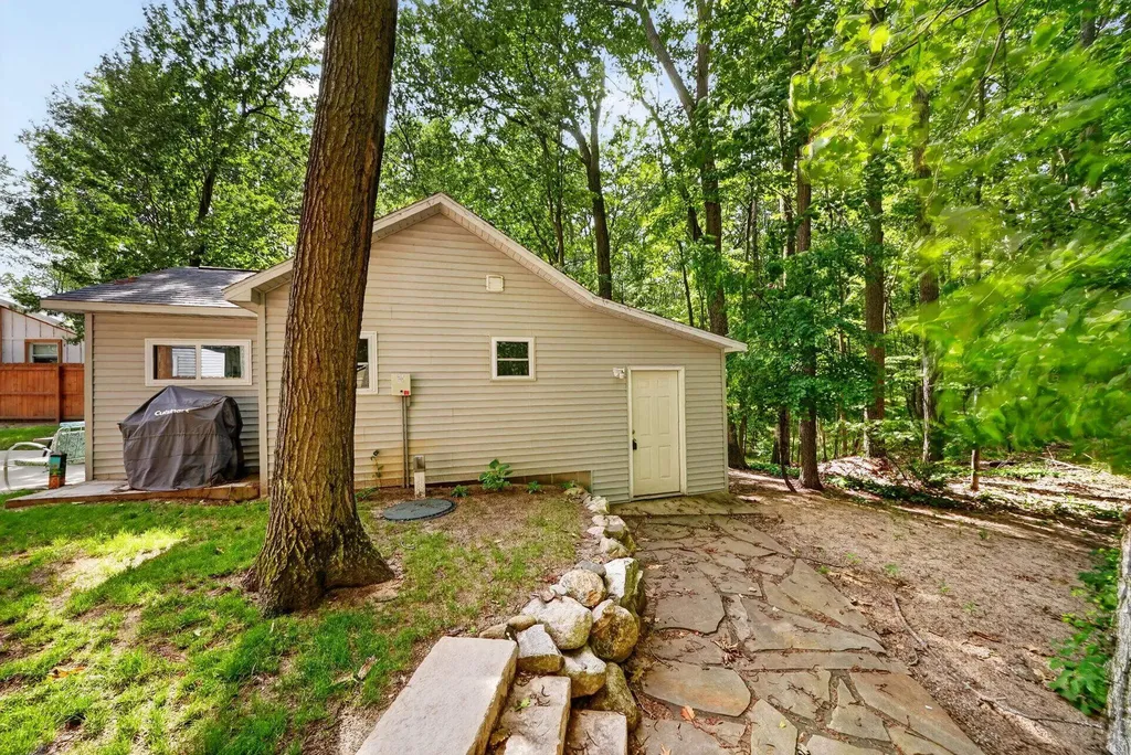 8520 W Sapphire Lake Township MI 49651