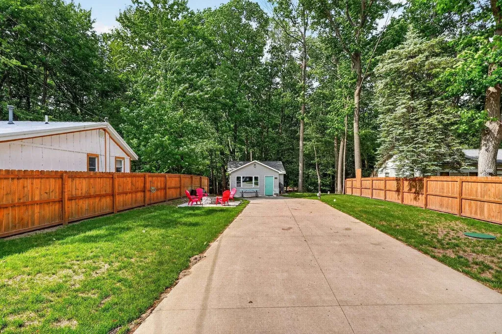 8520 W Sapphire Lake Township MI 49651