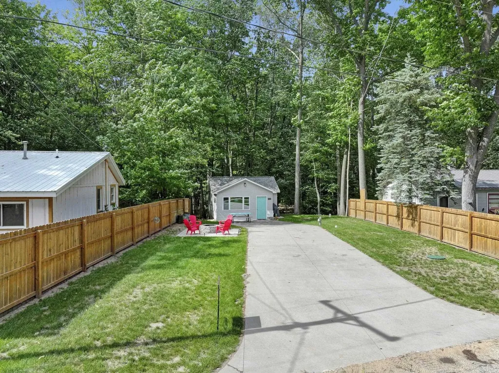 8520 W Sapphire Lake Township MI 49651