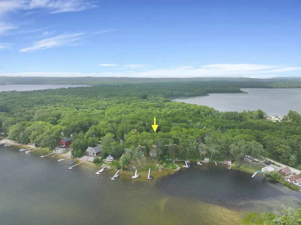 8520 W Sapphire Lake Township MI 49651