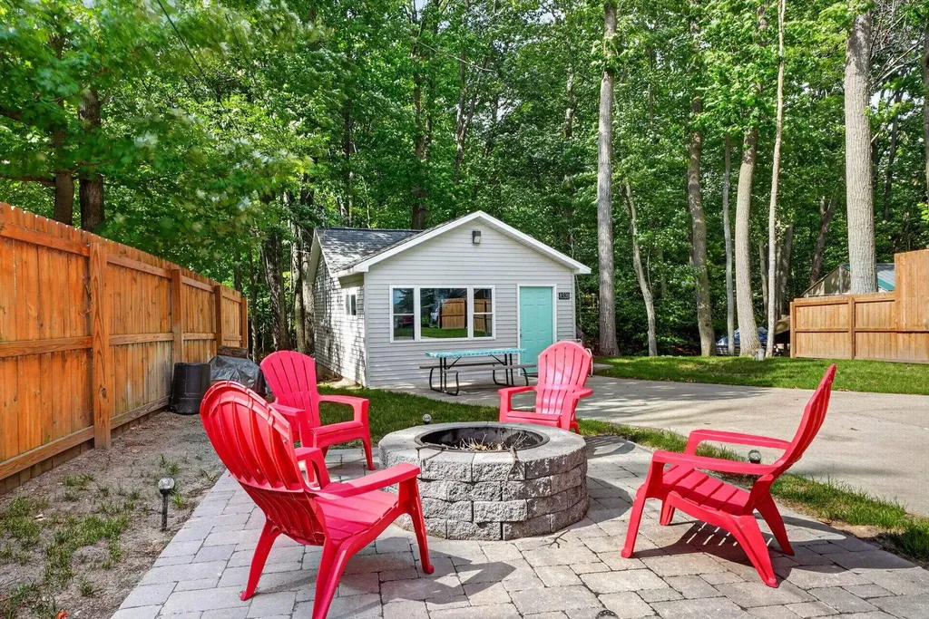 8520 W Sapphire Lake Township MI 49651