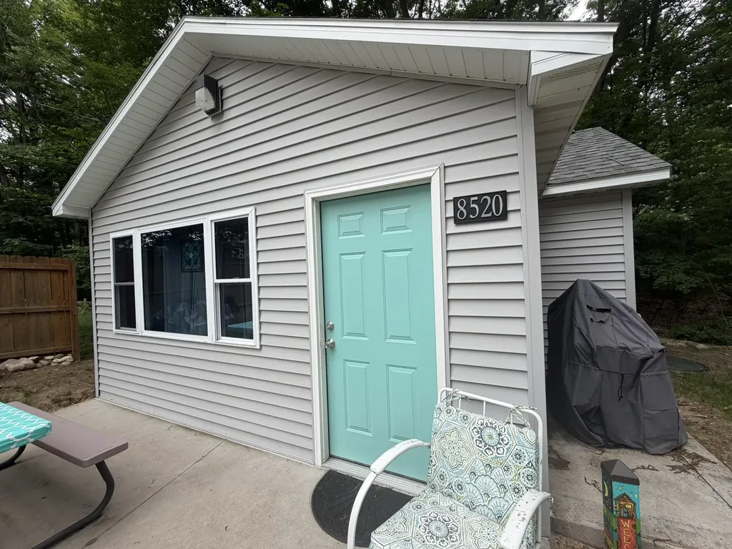 8520 W Sapphire Lake Township MI 49651